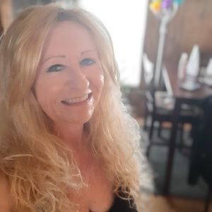 Meet your Posher, Debbie